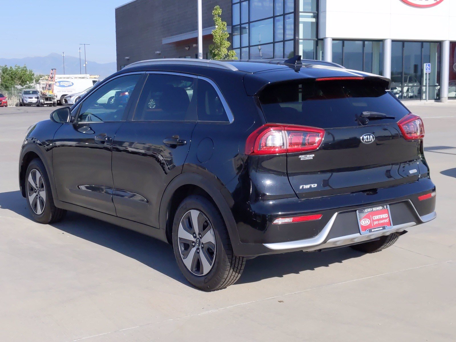 PreOwned 2017 Kia Niro LX FWD Sport Utility